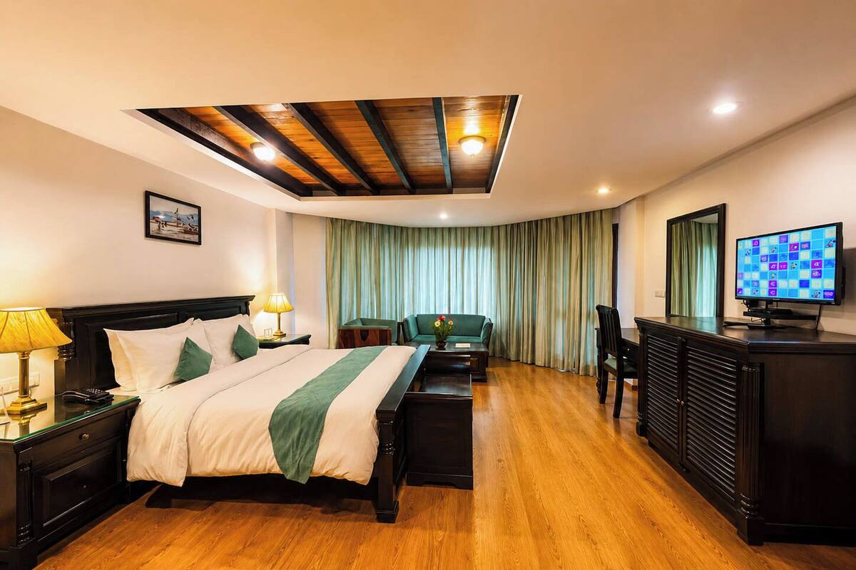 Hochwertige Bettwaren, Betten mit Memory-Foam-Matratzen, Minibar
