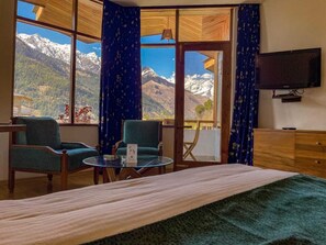 1 bedroom, premium bedding, memory-foam beds, minibar