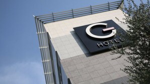 A hotel sign with a large 'G' logo and the word 'HOTEL' below it.