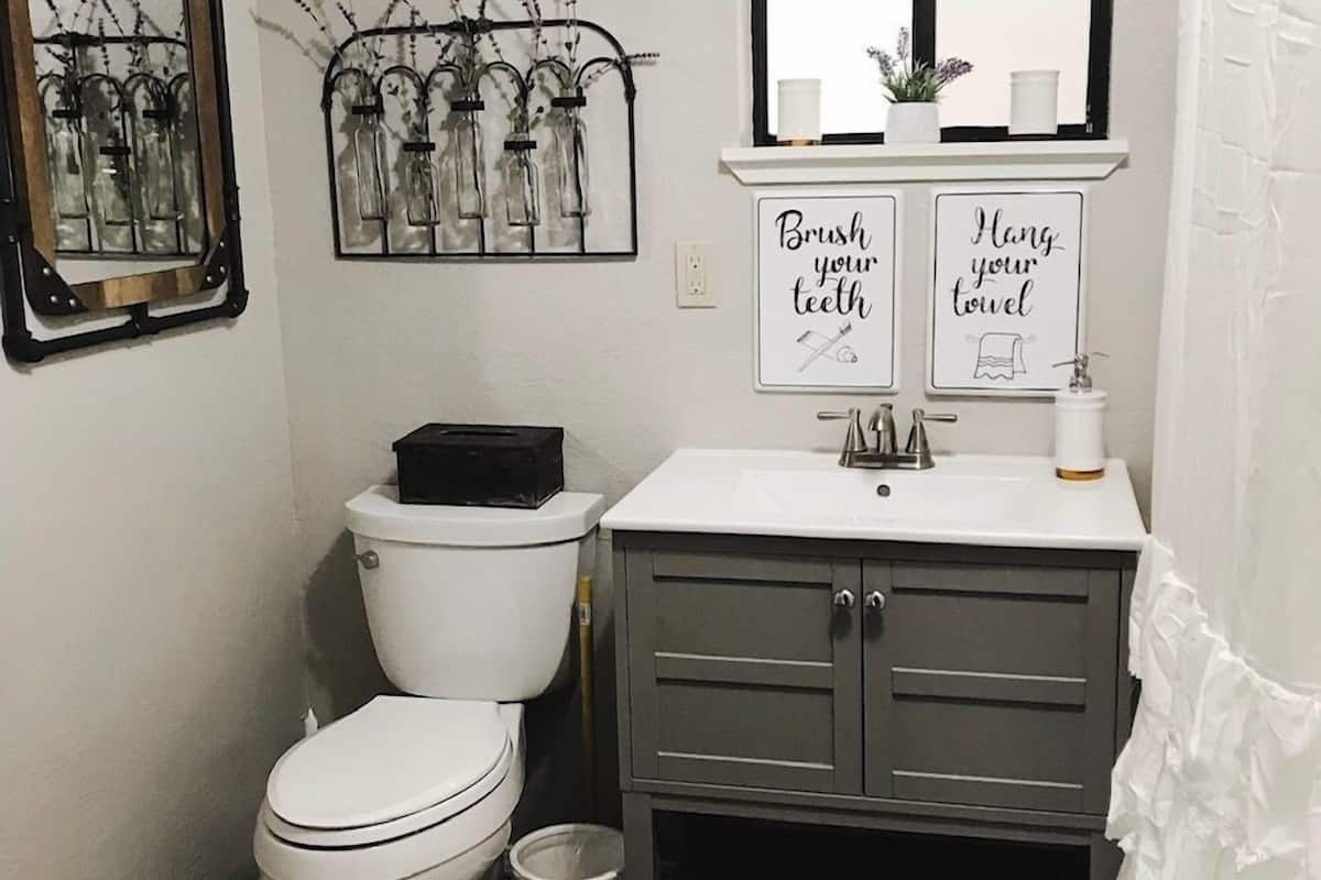 cabin 5 - juniper | bathroom | shower, towels