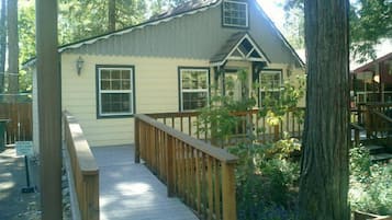 Zelco Cabin (Not at the Resort, but in Downtown Twain Harte) | Property grounds