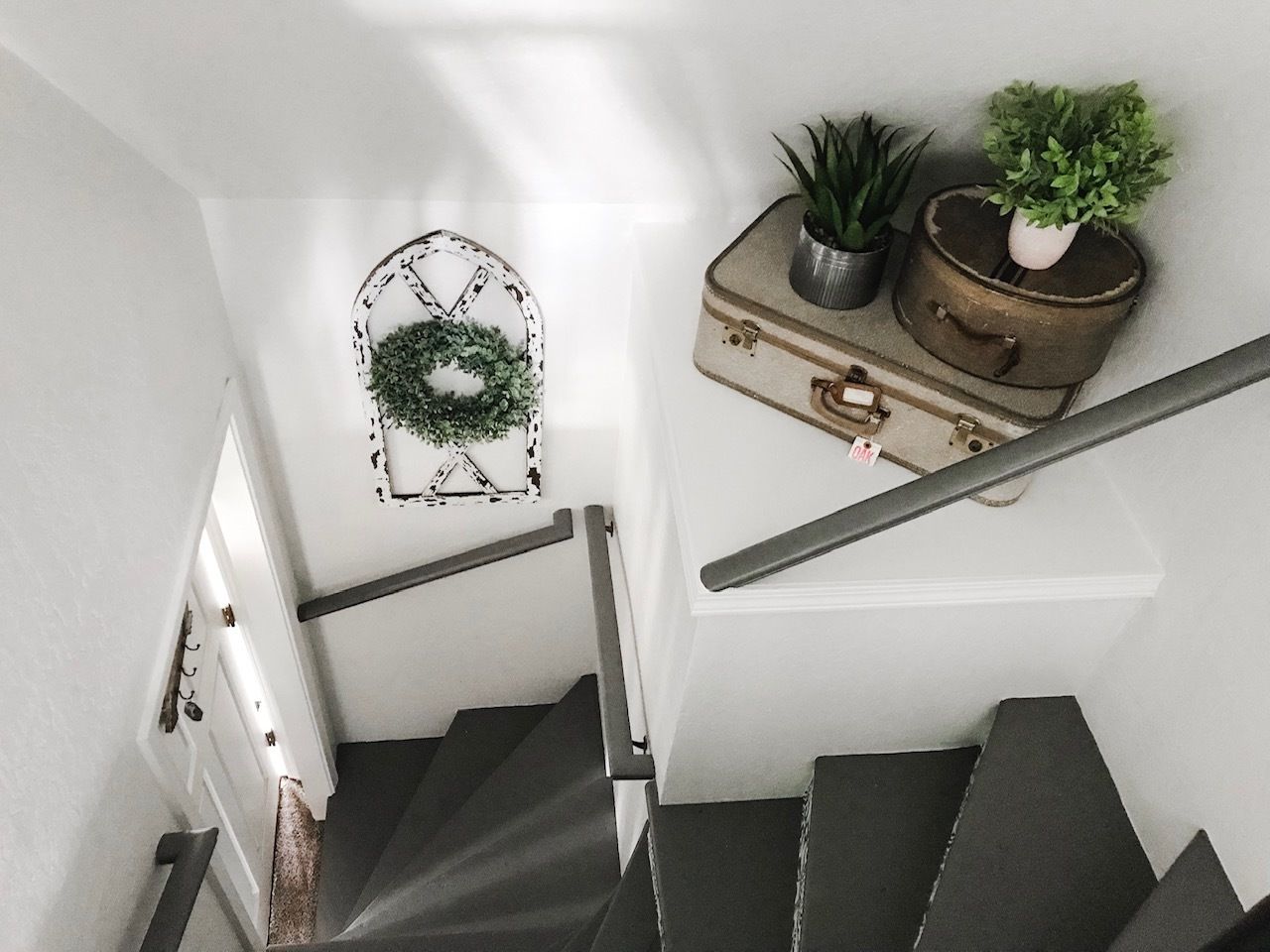 cabin 5 - juniper | living area | tv