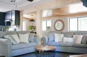 标准房 | 起居区 | 电视