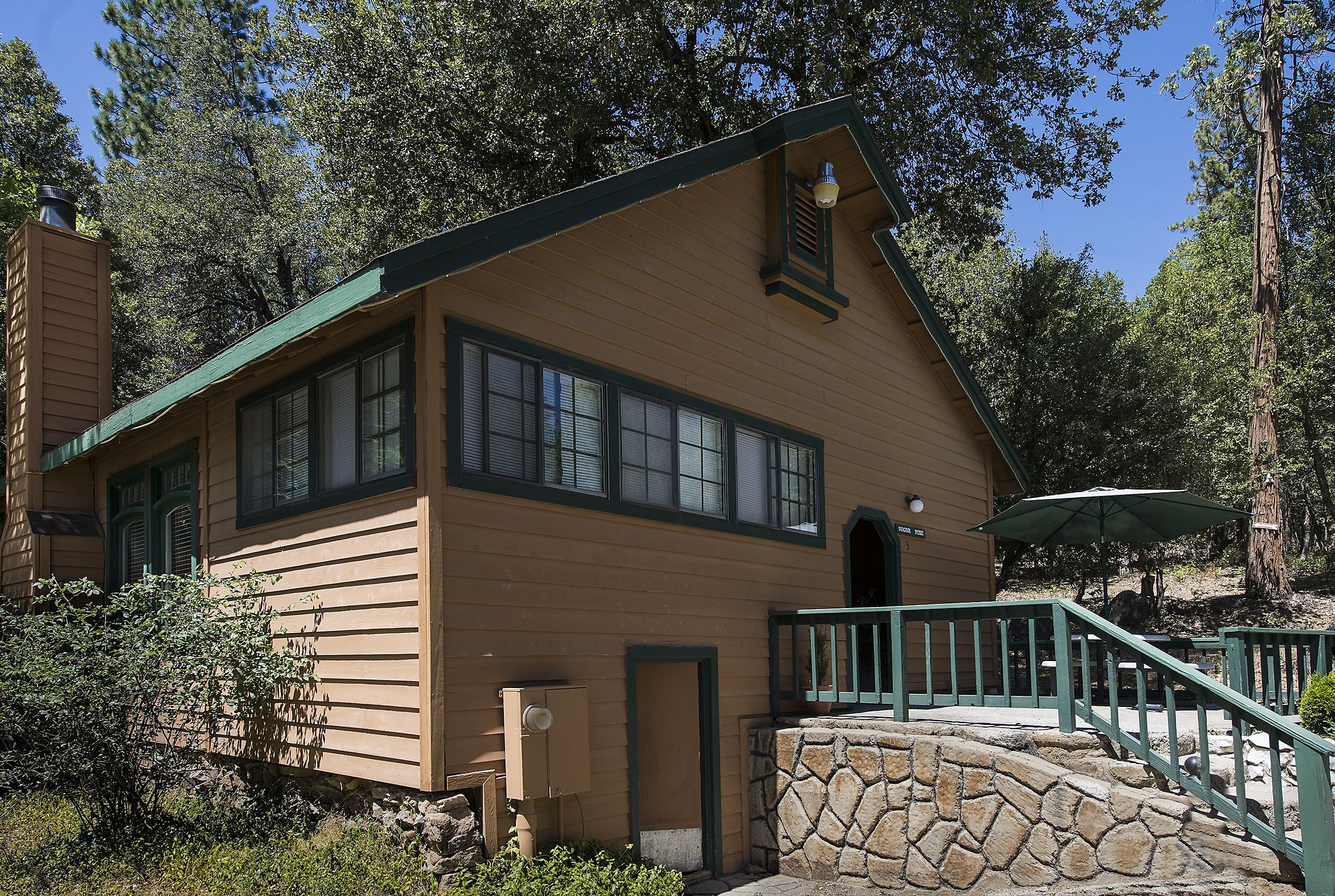 cabin 3 - sugar pine | front of property