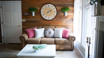 Cabin 3 - Sugar Pine | Living room