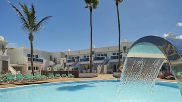 2 outdoor pools, sun loungers