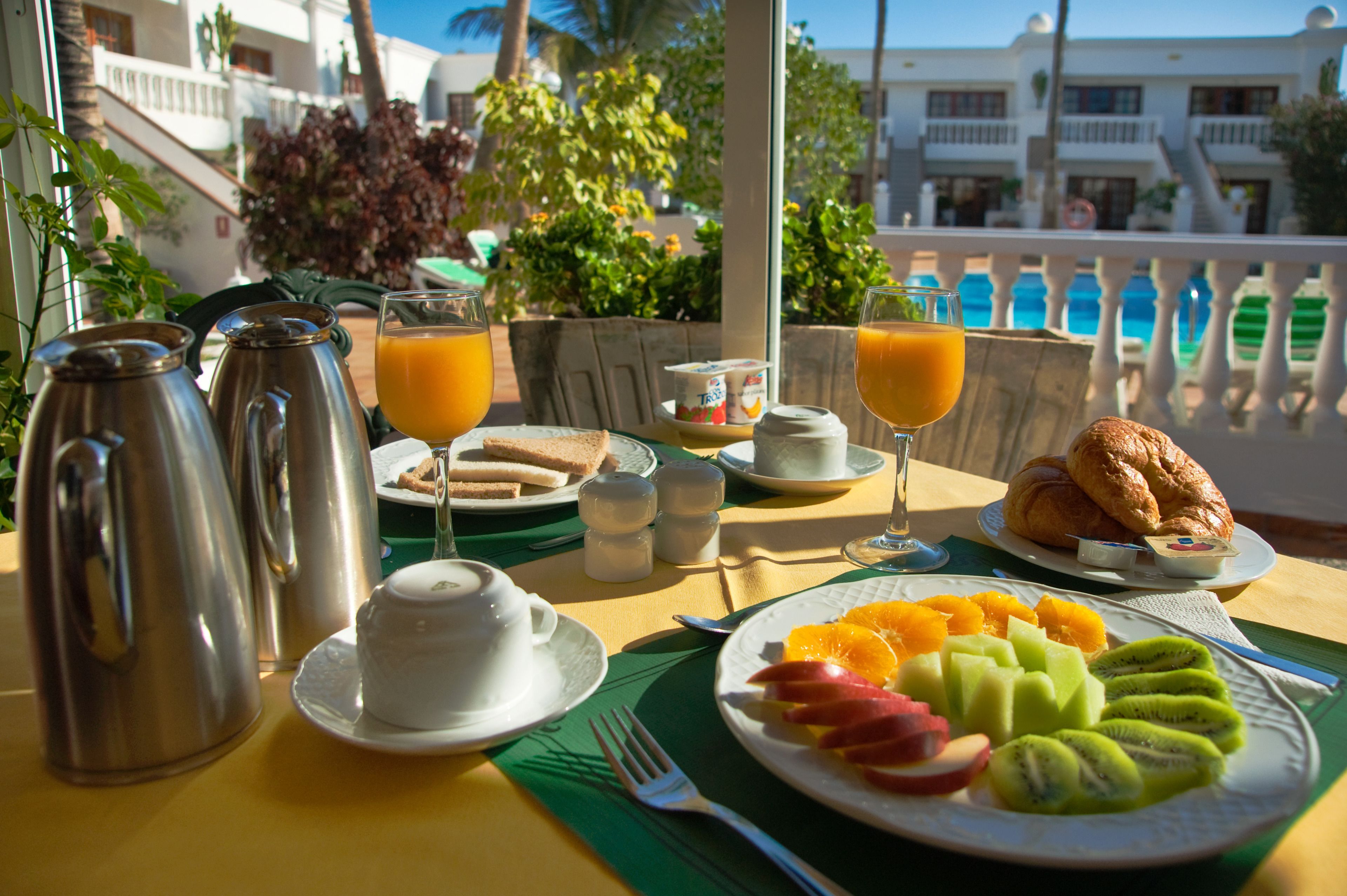 daily cooked-to-order breakfast (eur 12 per person)