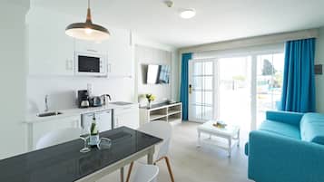 Suite, 1 habitación | Cocina privada | Frigorífico, microondas, placa de cocina y tostadora