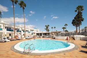 2 outdoor pools, sun loungers