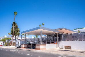 숙박 시설 입구