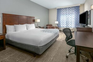 Room, 1 King Bed, Accessible, Non Smoking | Premium bedding, pillow-top beds, desk, iron/ironing board - La Quinta Inn & Suites by Wyndham Horn Lake / Southaven Area (Horn Lake)