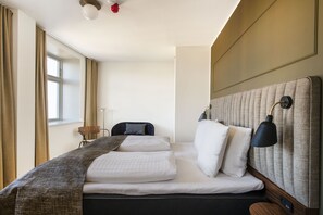 Hypo-allergenic bedding, pillowtop beds, desk, blackout drapes - Hotel Sct Thomas (Frederiksberg)