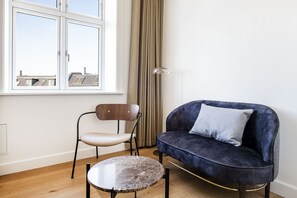 Hypoallergeen beddengoed, pillowtop-bedden, een bureau