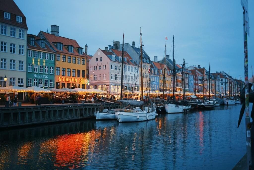 A waterfront with buildings and boats.