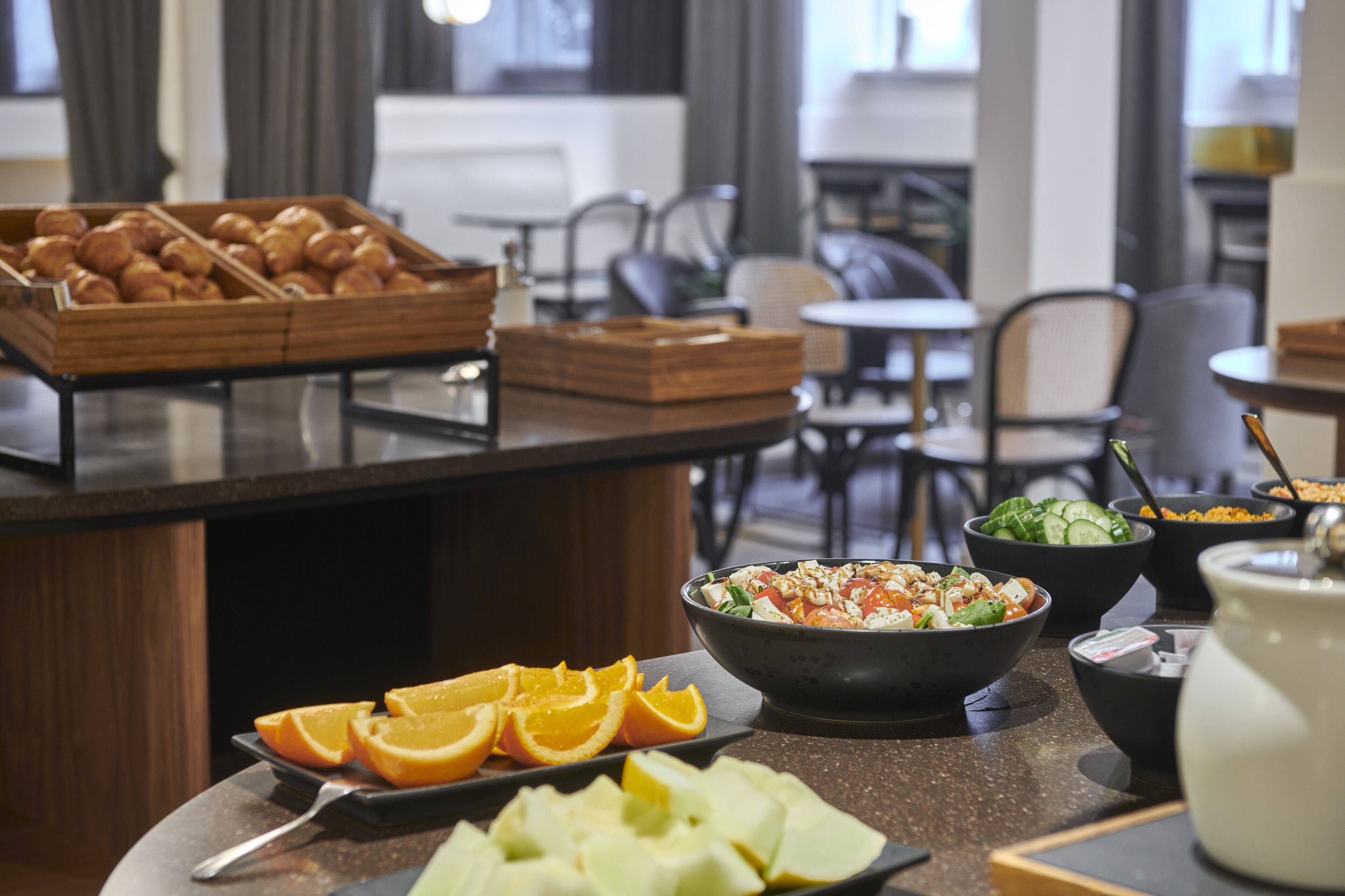 daily buffet breakfast (dkk 190 per person)