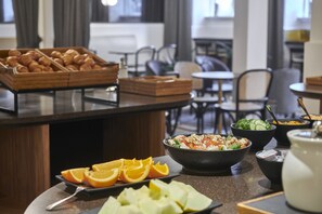 Se ofrece un desayuno bufé todos los días (por un coste adicional)
