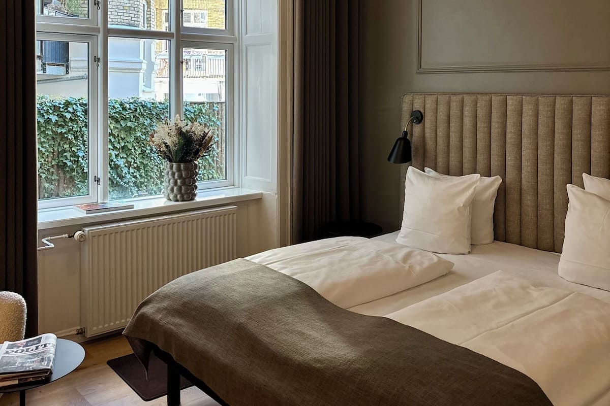 Deluxe-Einzelzimmer, 1 Doppelbett | Allergikerbettwaren, Pillowtop-Betten, Schreibtisch