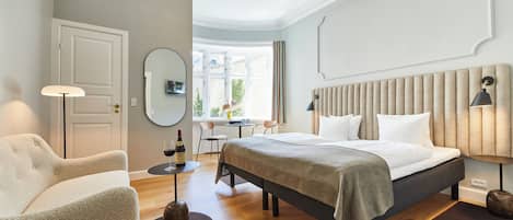 Habitación Deluxe doble | Ropa de cama hipoalergénica y colchones con acolchado adicional