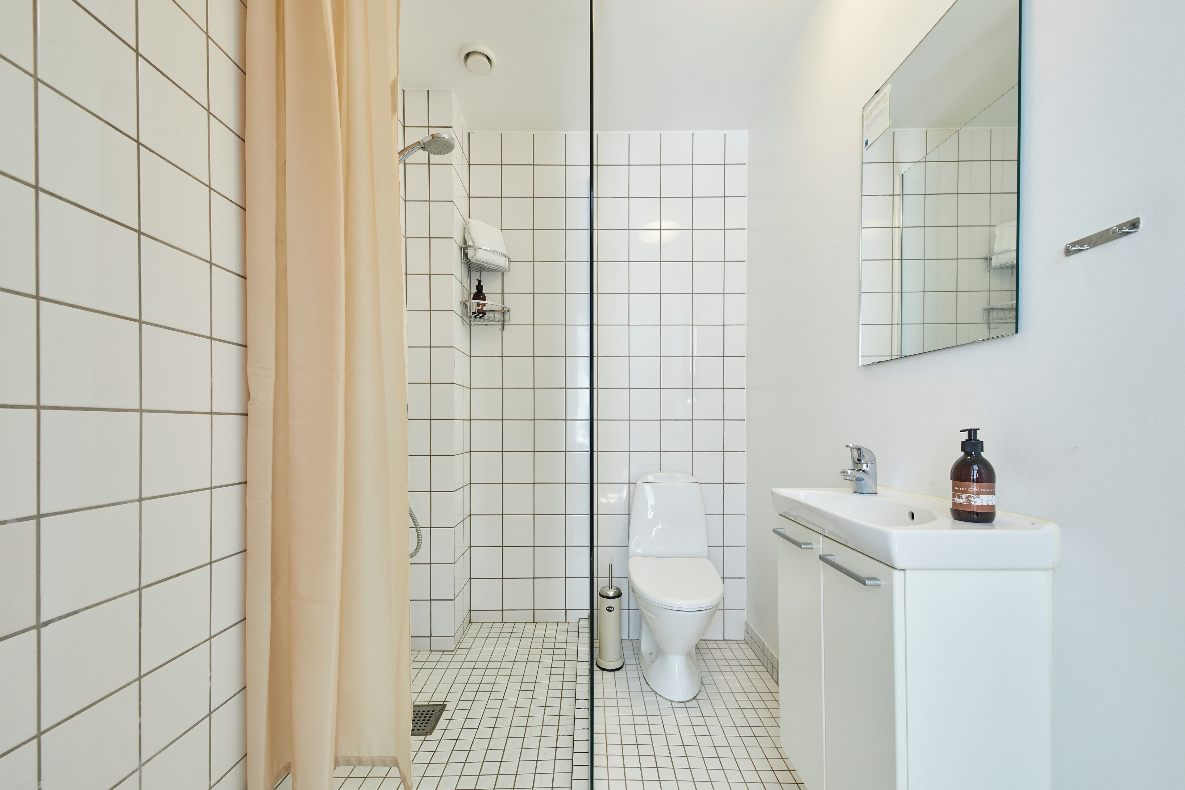 deluxe double room | bathroom | shower, hair dryer, towels