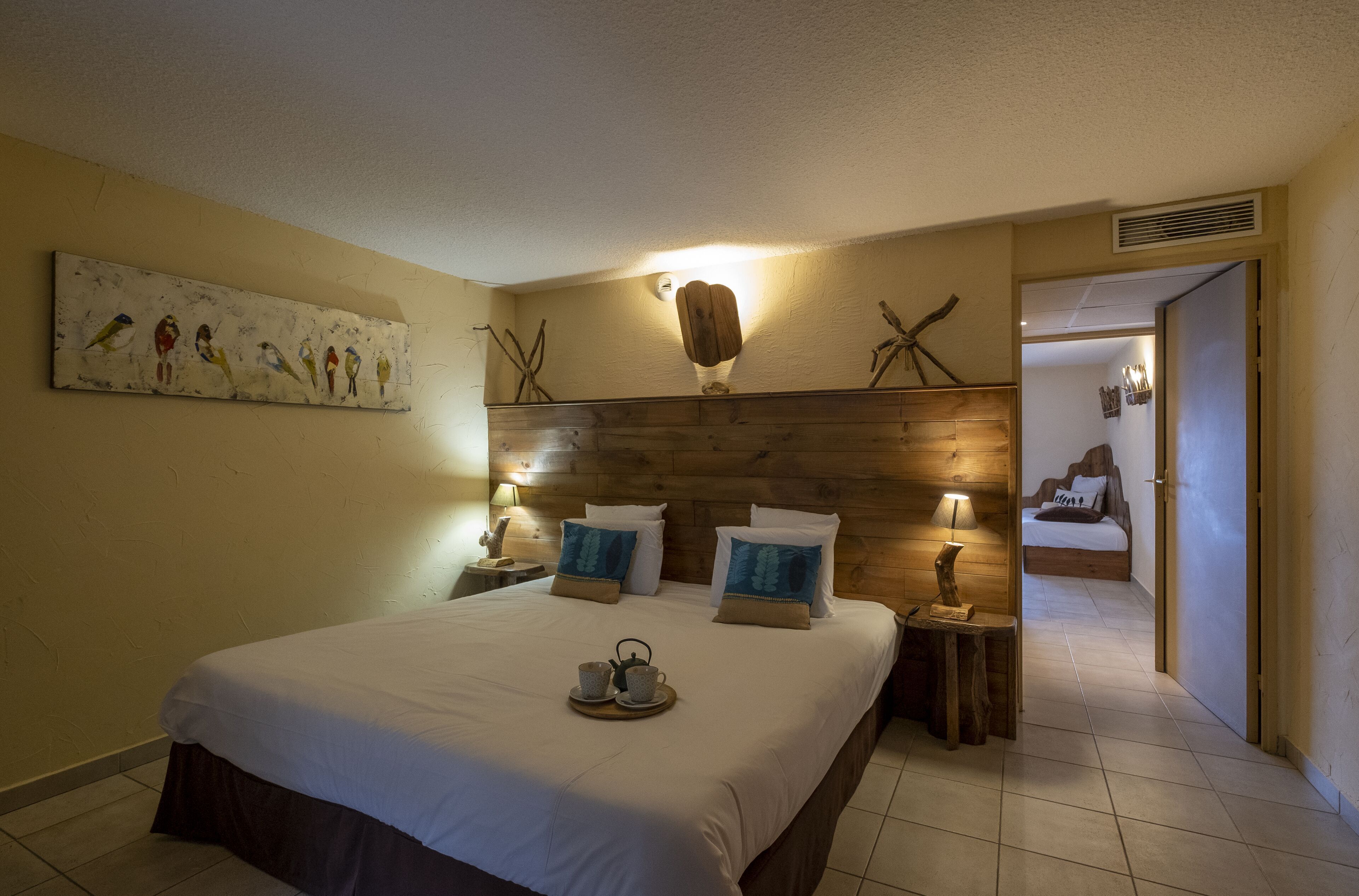 Ropa de cama de alta calidad y camas con pillow-top 
