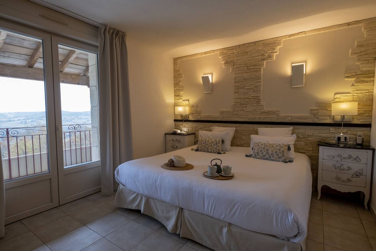 executive double room | premium bedding, pillow-top beds, in-room safe, blackout curtains