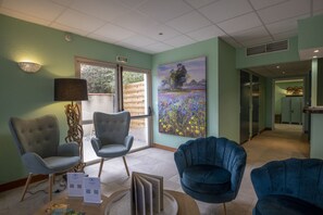 Couples treatment room(s), sauna, hot tub, body treatments