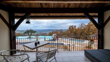 Junior Suite | Premium bedding, pillow-top beds, in-room safe, blackout curtains