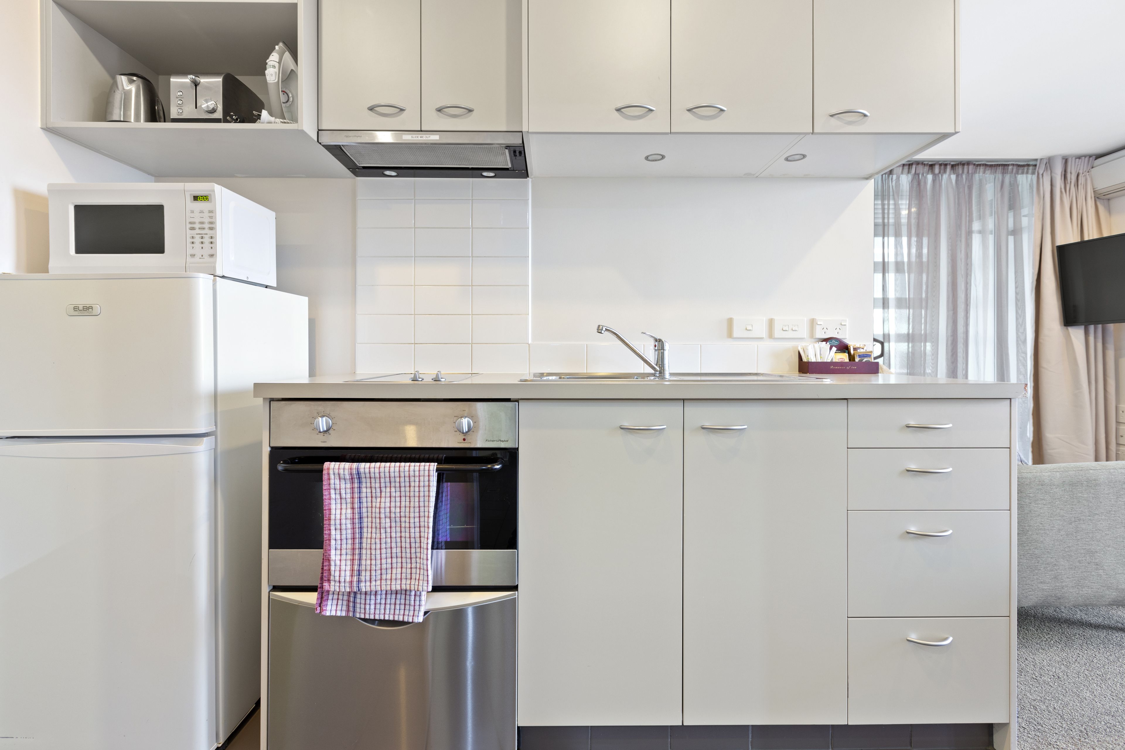 Standard Apartment, 2 Bedrooms, Balcony | Private kitchen | Fridge, microwave, oven, stovetop