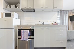 Căn hộ Tiêu chuẩn, 2 phòng ngủ, ban công | Bếp riêng | Tủ lạnh, lò vi sóng, lò nướng, bếp nấu 