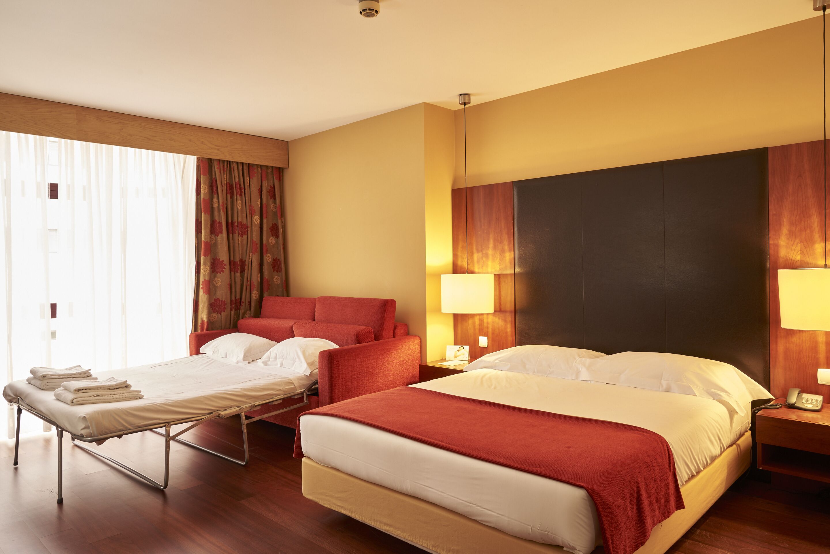 패밀리룸 | 오리/거위털 이불, 미니바, 객실 내 금고, 책상