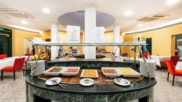 供應早餐、午餐、晚餐;葡萄牙菜