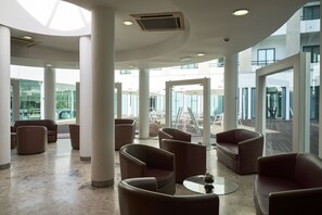 Bar (trong khuôn viên)