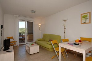 Bügeleisen/Bügelbrett, Babybetten, Zustellbetten, WLAN