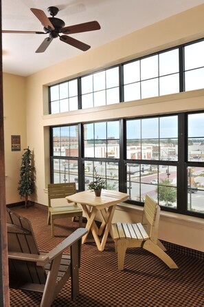 Superior Suite, 1 King Bed with Sofa bed, Hot Tub | Living area