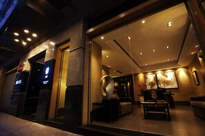 Property grounds - Xi Hotel (Kowloon)