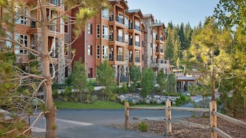 Entrada al alojamiento