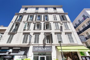 Front of property - Hotel PLM (Cannes)