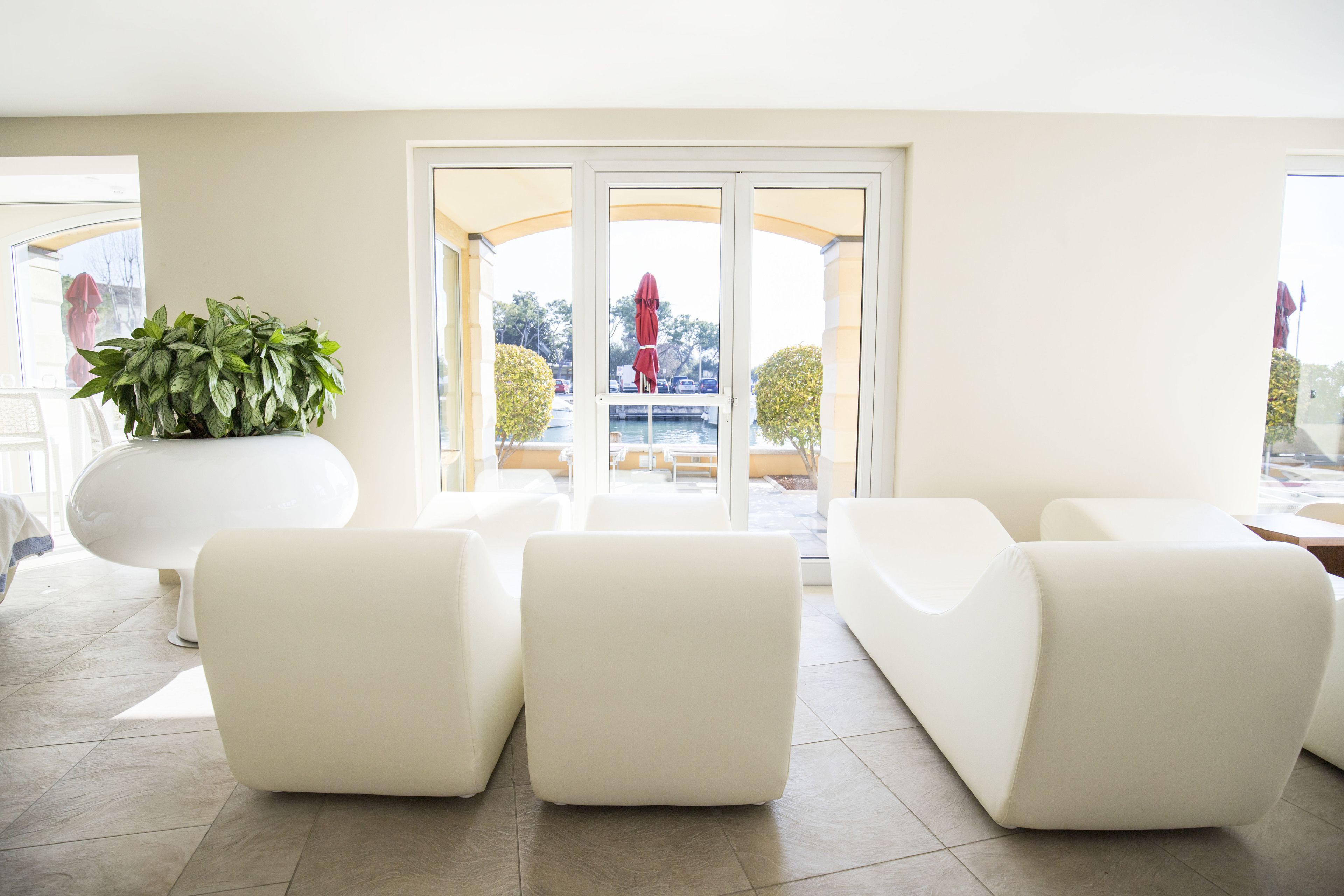 sauna, hot tub, hot springs/mineral springs, body treatments