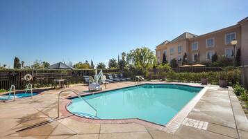 Kolam renang outdoor