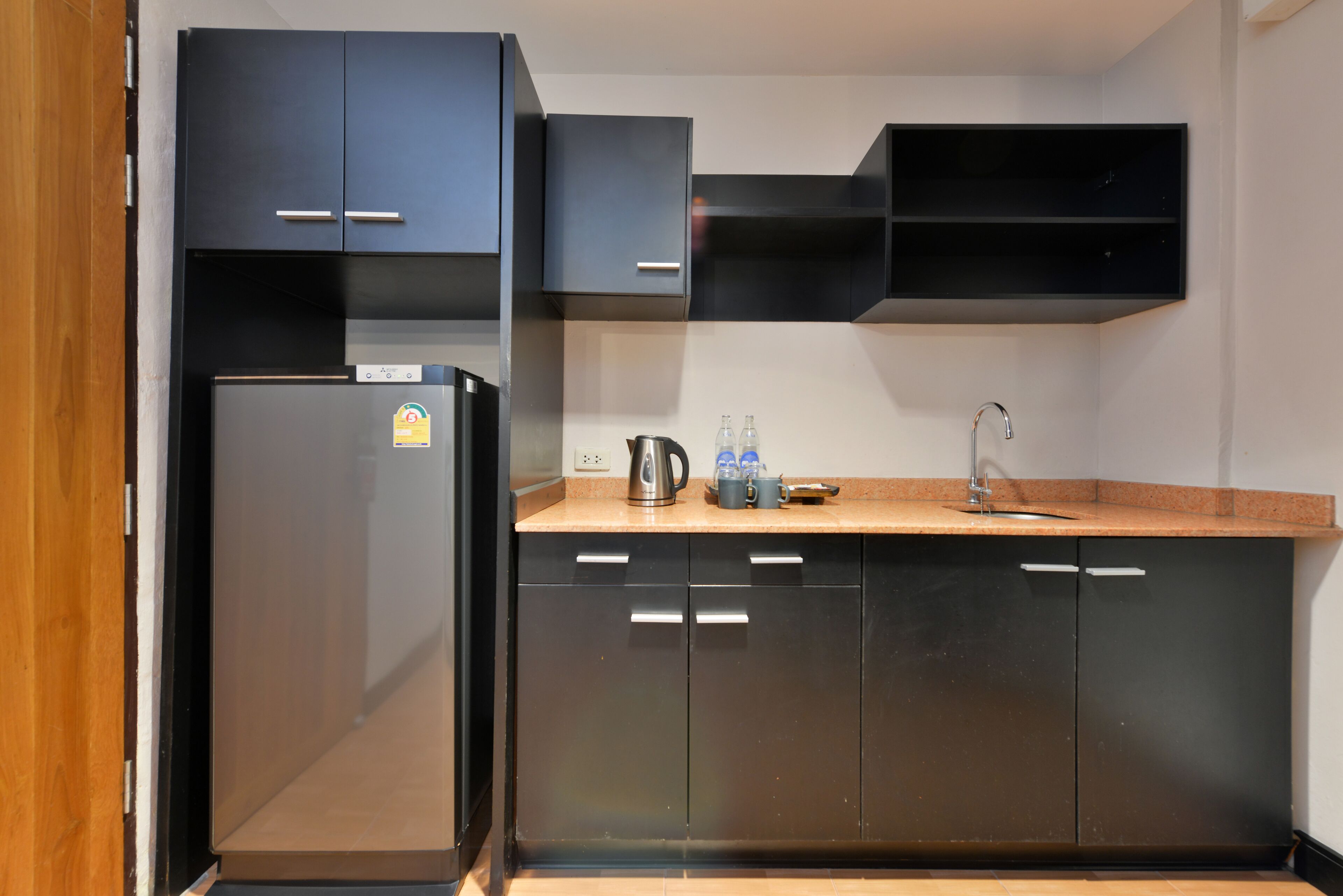 32-inch flat-screen tv with cable channels, tv, dvd player