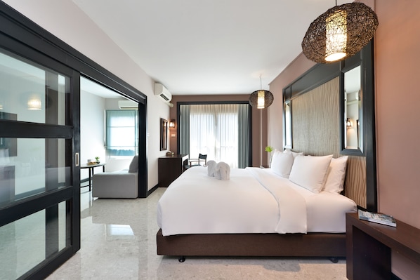 Minibar, caja de seguridad en la habitación y muebles diferentes