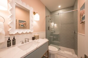 Bruser, gratis toiletartikler, håndklæder