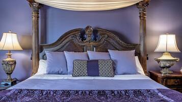 Luxury-Suite, 1 King-Bett, Whirlpool, Flussblick (Greek Decor) | 1 Schlafzimmer, Bettwäsche aus ägyptischer Baumwolle