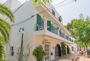 Fachada de la propiedad