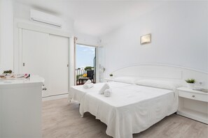 Double Room | Free WiFi, bed sheets - Hostal Talamanca (Santanyi)