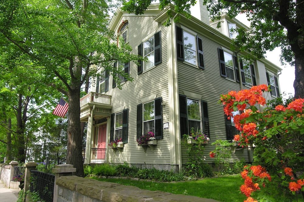 Delano Homestead Bed & Breakfast