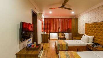 Grand Room, 2 Single Beds, Garden View | Minibar, in-room safe, desk, blackout curtains