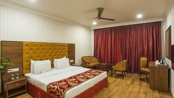 Rom – classic, ikke-røyk, byutsikt | Minibar, safe på rommet, skrivebord og blendingsgardiner