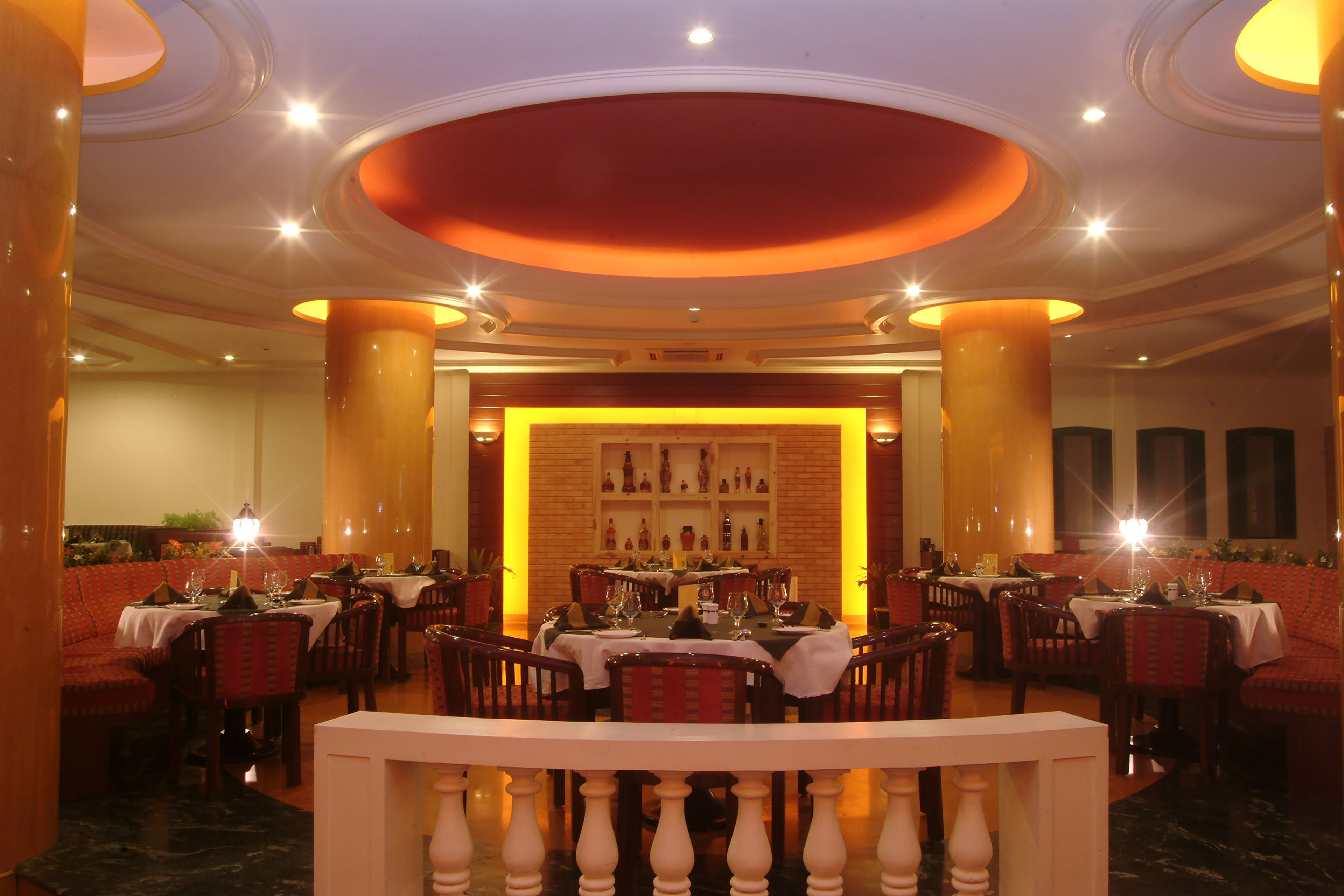 2 restaurantes, cocina internacional