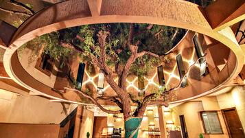 Couples treatment room(s), sauna, hot tub, steam room, body treatments